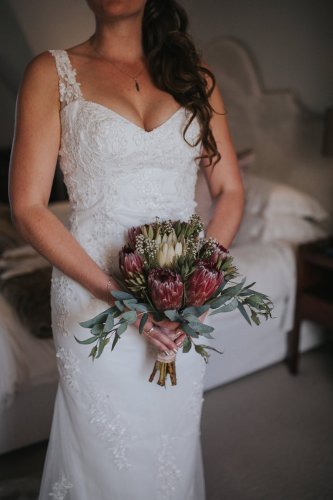 Elegant Off-White Lace Mermaid Wedding Dress Size 34/36