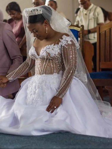 Luxury 2-in-1 Wedding Dress + Veil & Tiara | Size 34–36