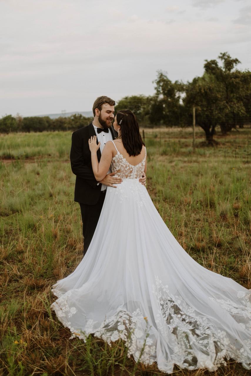 White A-line Chiffon Wedding Dress with Lace Back and Veil