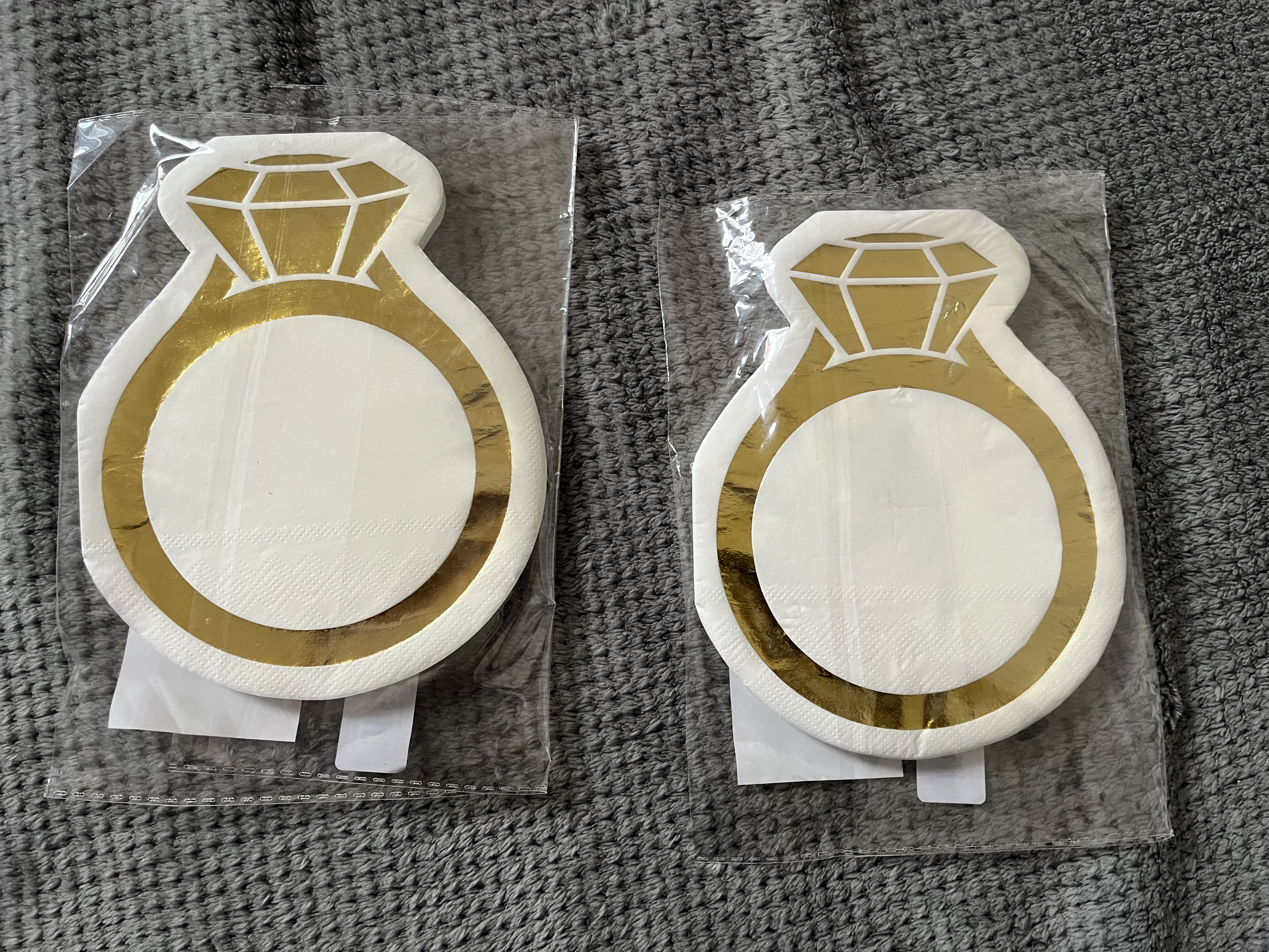 Engagement cake topper and napkins 