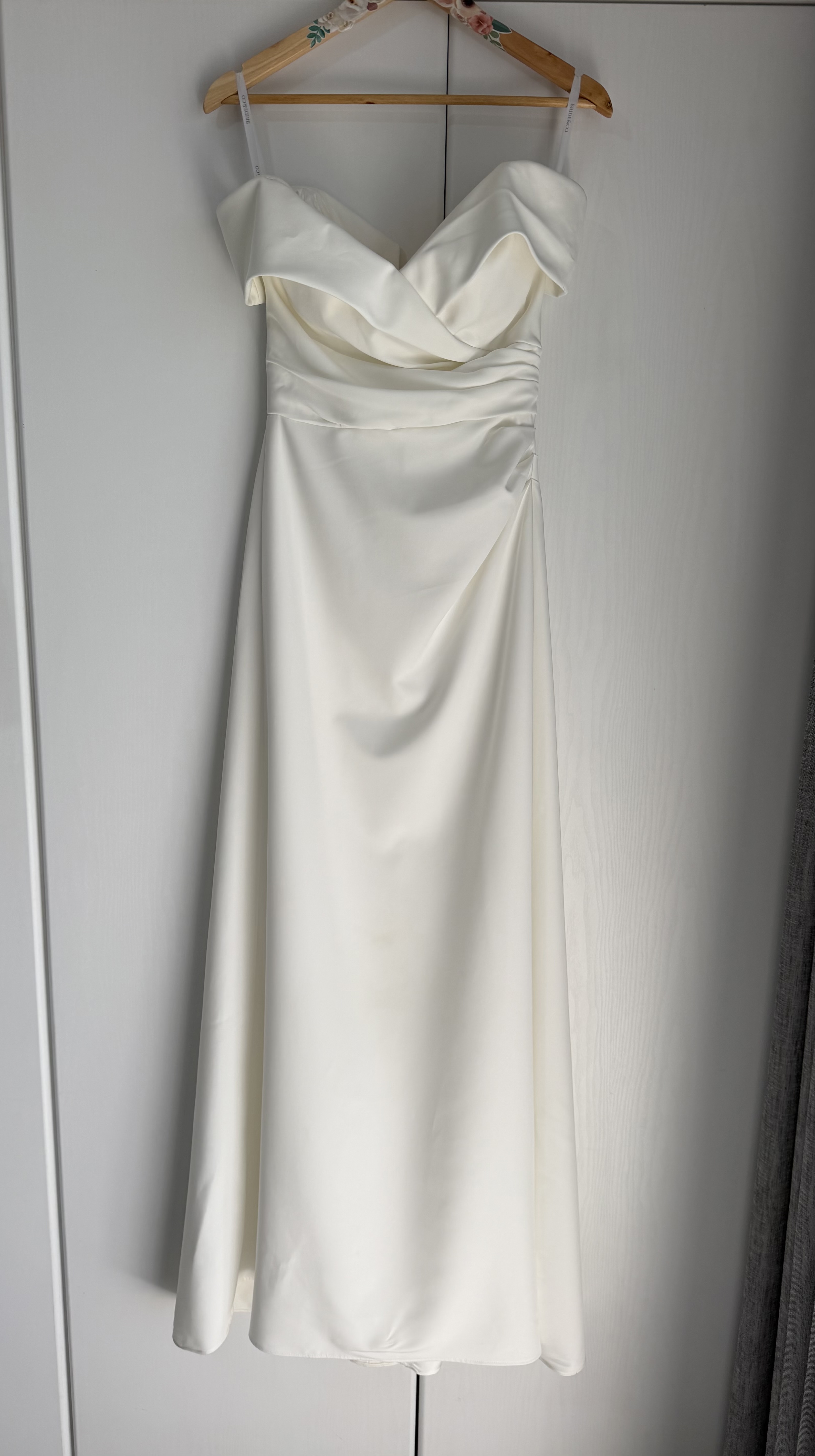 Off Shoulder Wedding dress - Size UK 10