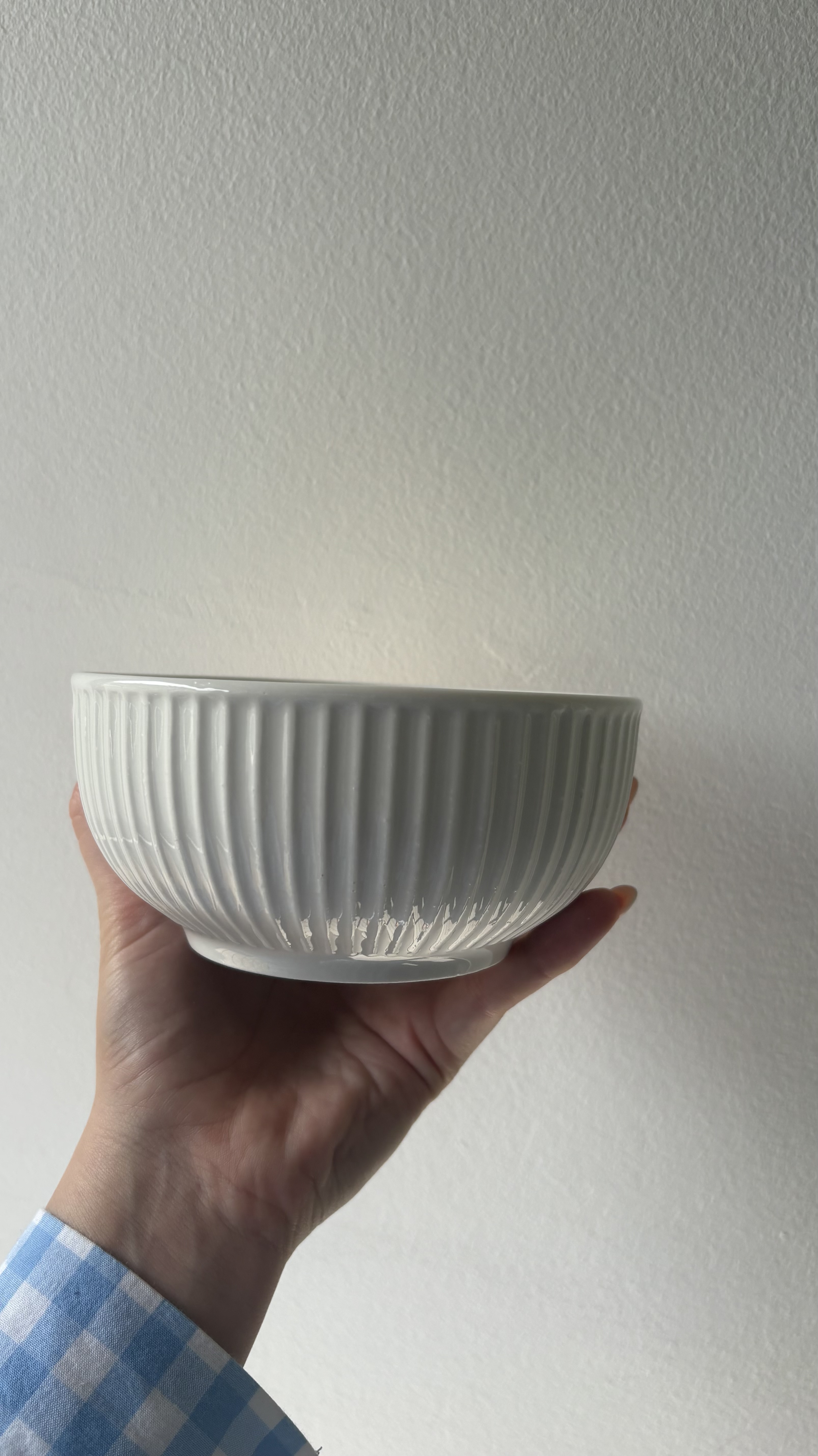 35 White Ribbed Bowls for Floral Centrepieces