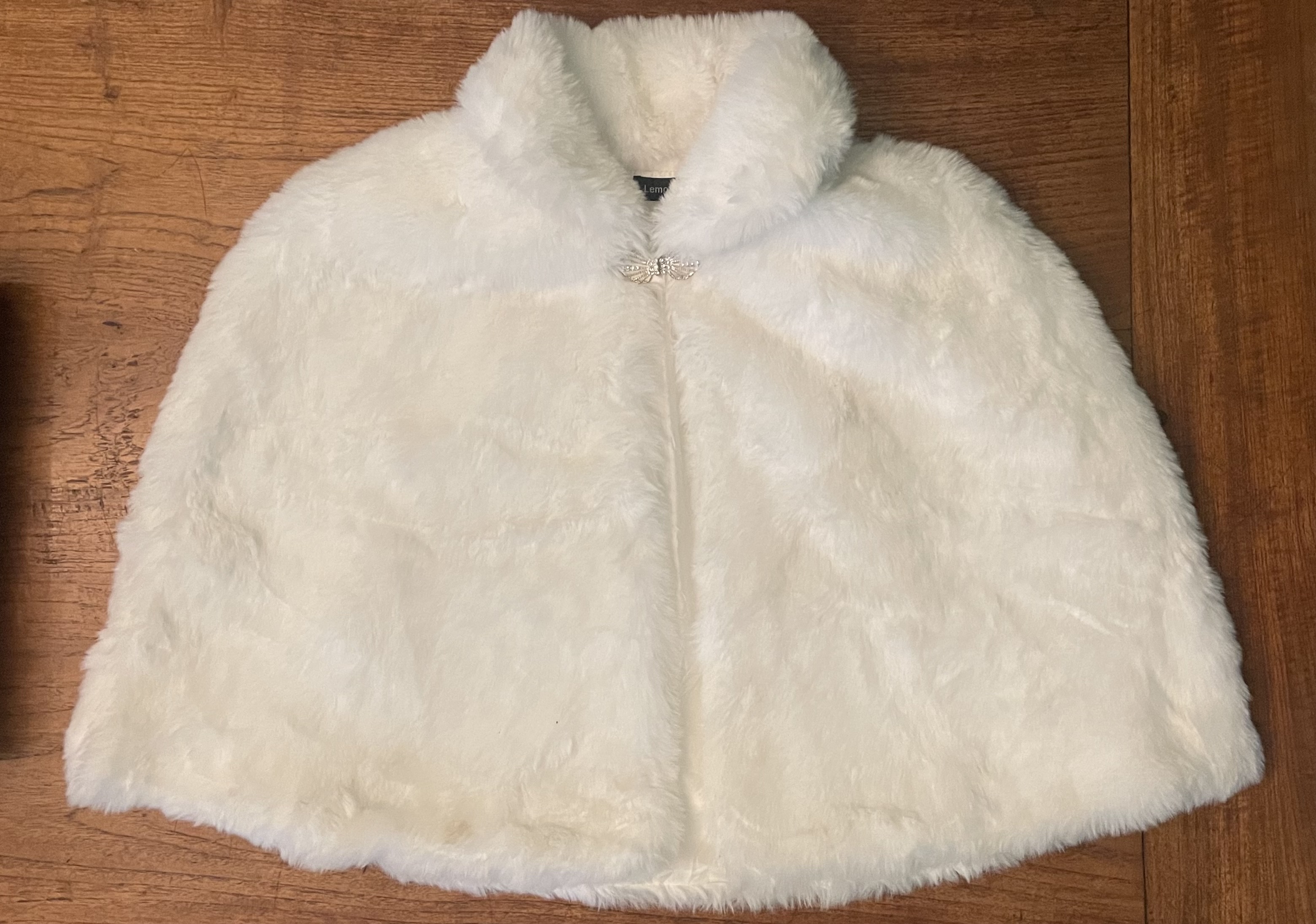 Vintage-Inspired Faux Fur Bridal Shawl / Capelet
