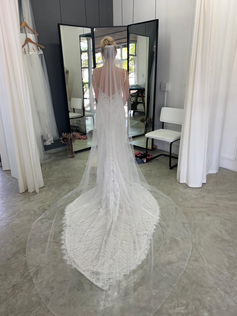 Enzoani, Beautiful BT19-4 Size : 8 